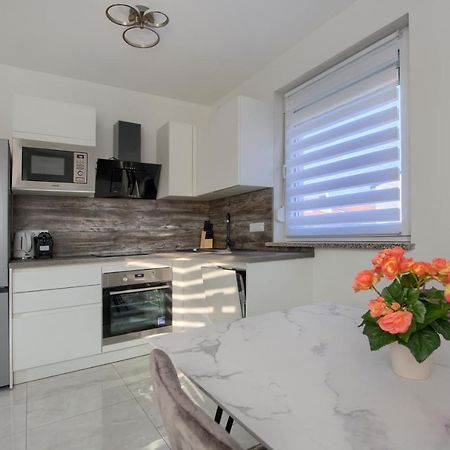 Apartment Vukadin พูลา ภายนอก รูปภาพ