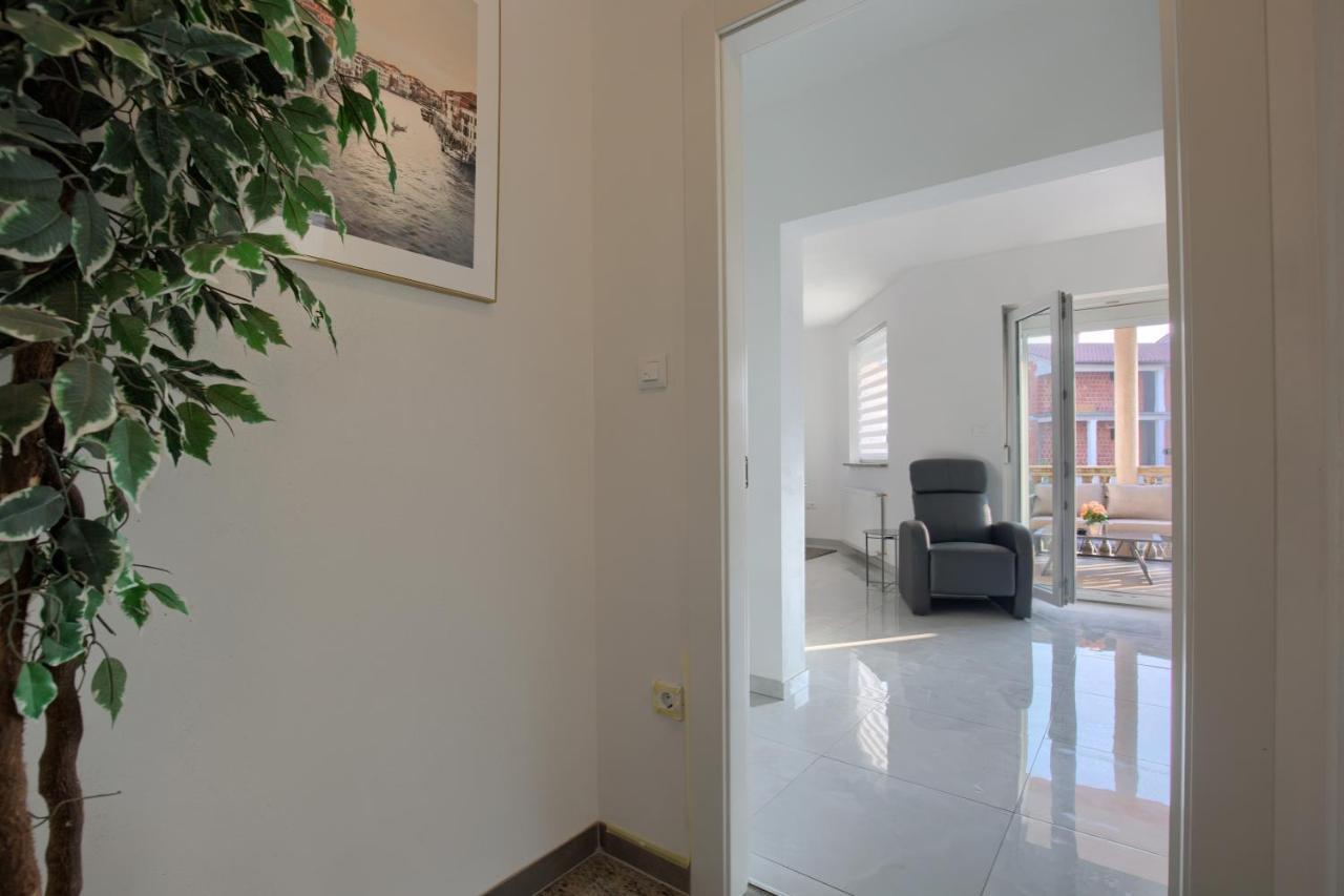 Apartment Vukadin พูลา ภายนอก รูปภาพ