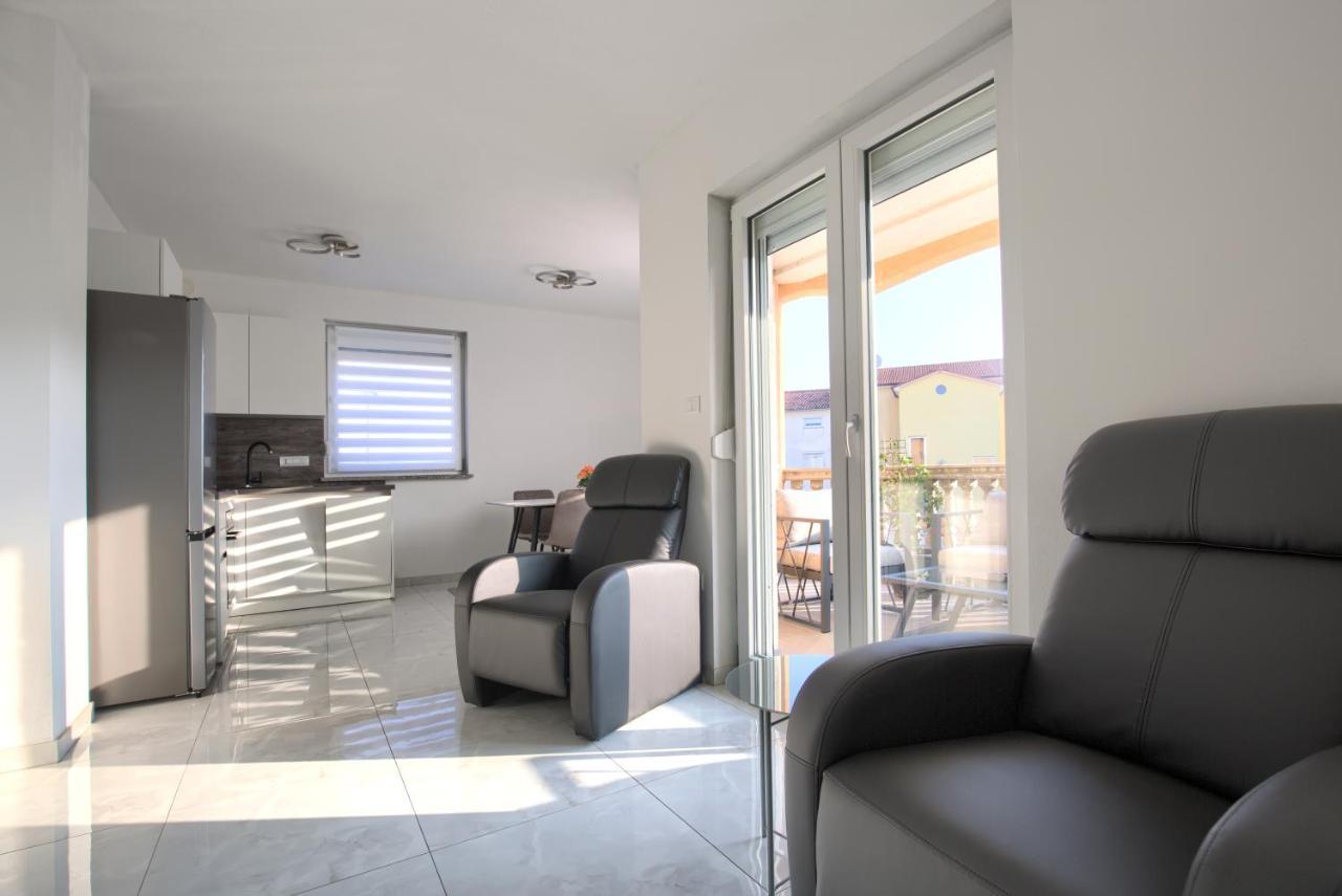 Apartment Vukadin พูลา ภายนอก รูปภาพ