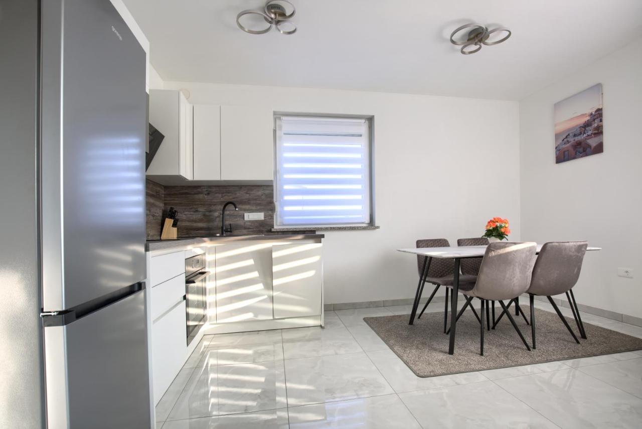 Apartment Vukadin พูลา ภายนอก รูปภาพ
