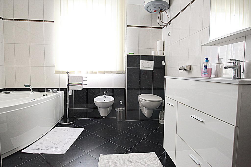 Apartment Vukadin พูลา ภายนอก รูปภาพ