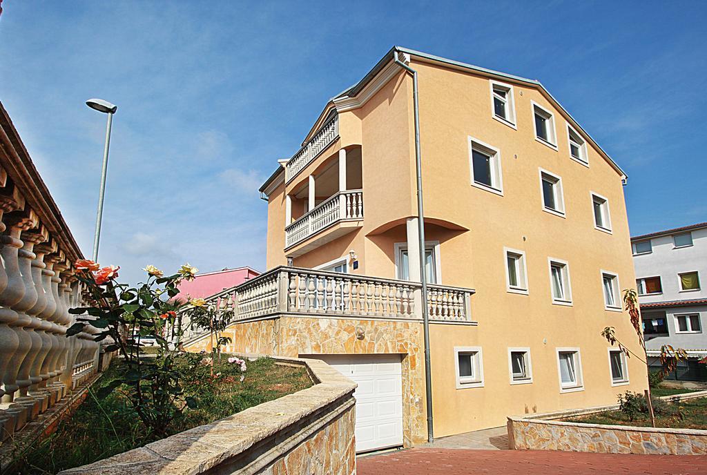 Apartment Vukadin พูลา ภายนอก รูปภาพ